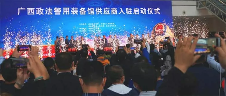 四轮电动巡逻车 | 五菱移动警务工作站、指挥车、囚车亮相2020广西政法警用装备展！