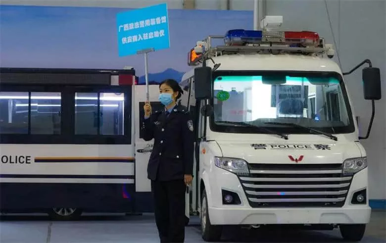 四轮电动巡逻车 | 五菱移动警务工作站、指挥车、囚车亮相2020广西政法警用装备展！