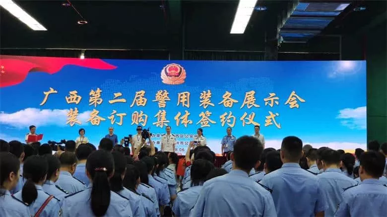 警务助力！M100警务巡逻车亮相梧州市区厅两会-五菱