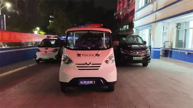 警务助力！M100警务巡逻车亮相梧州市区厅两会-五菱