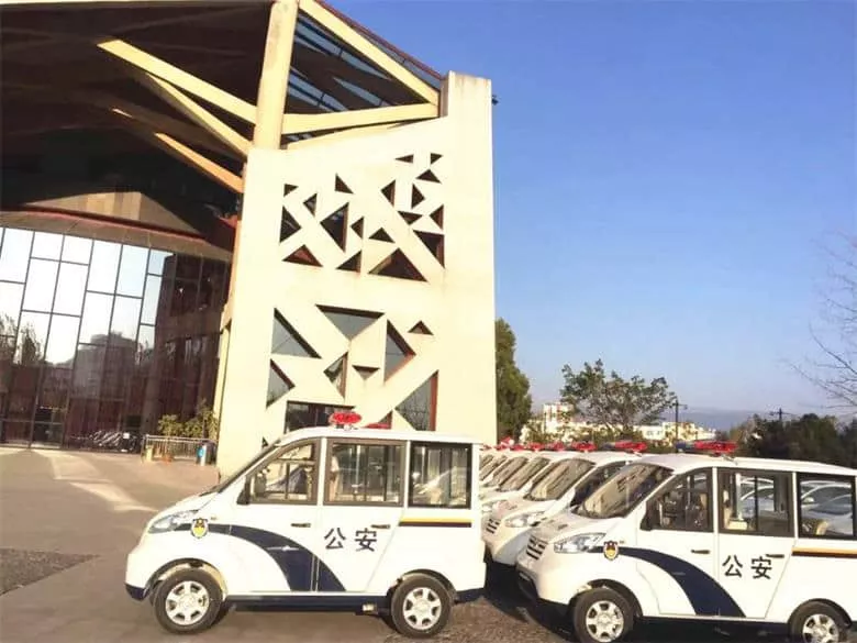 20台五菱巡逻车深情献礼人民卫士-五菱