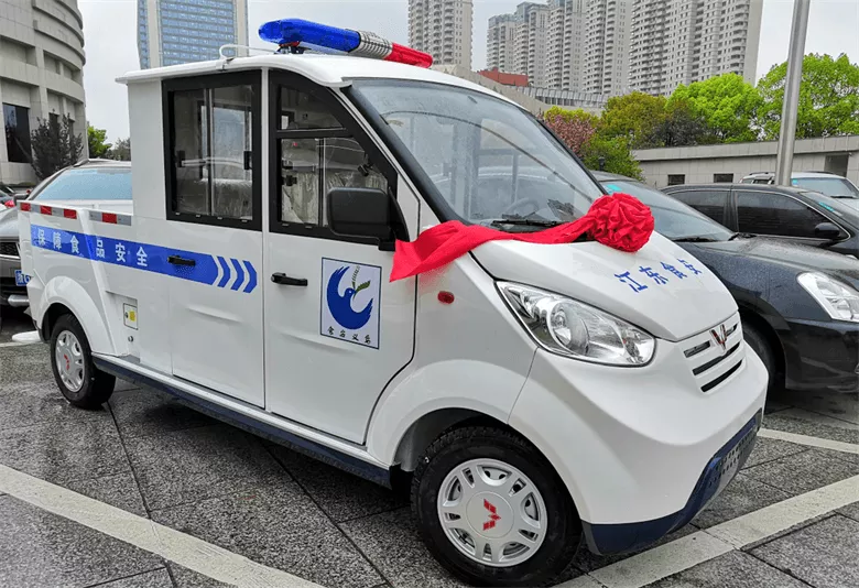 电动货斗巡逻车 一车两用,巡逻好帮手-五菱