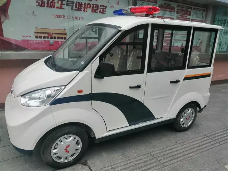 四轮电动巡逻车品牌_做好这些，才能安全驾驶-五菱
