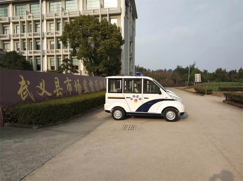 封闭电动巡逻车价格-如何购买好的封闭电动巡逻车[五菱]
