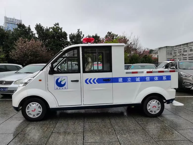 景区开巡逻车需要什么证件-60年品牌积淀[五菱]