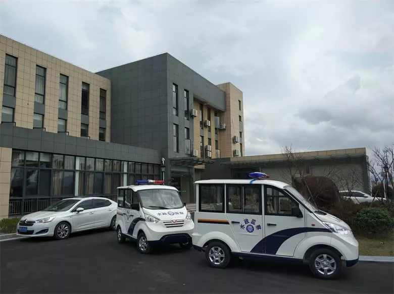 封闭电动巡逻车厂家-电动巡逻车充不进电怎么办？[五菱]