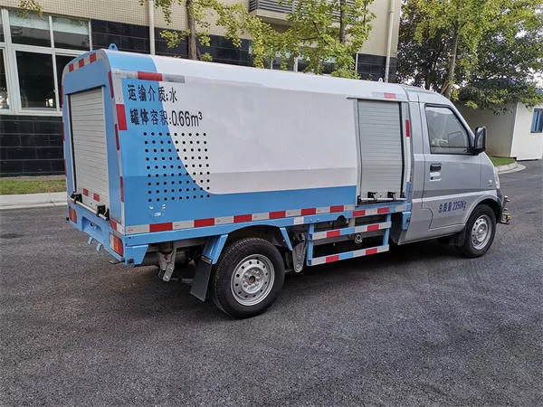 小型洒水车为什么在雨天作业？[五菱]